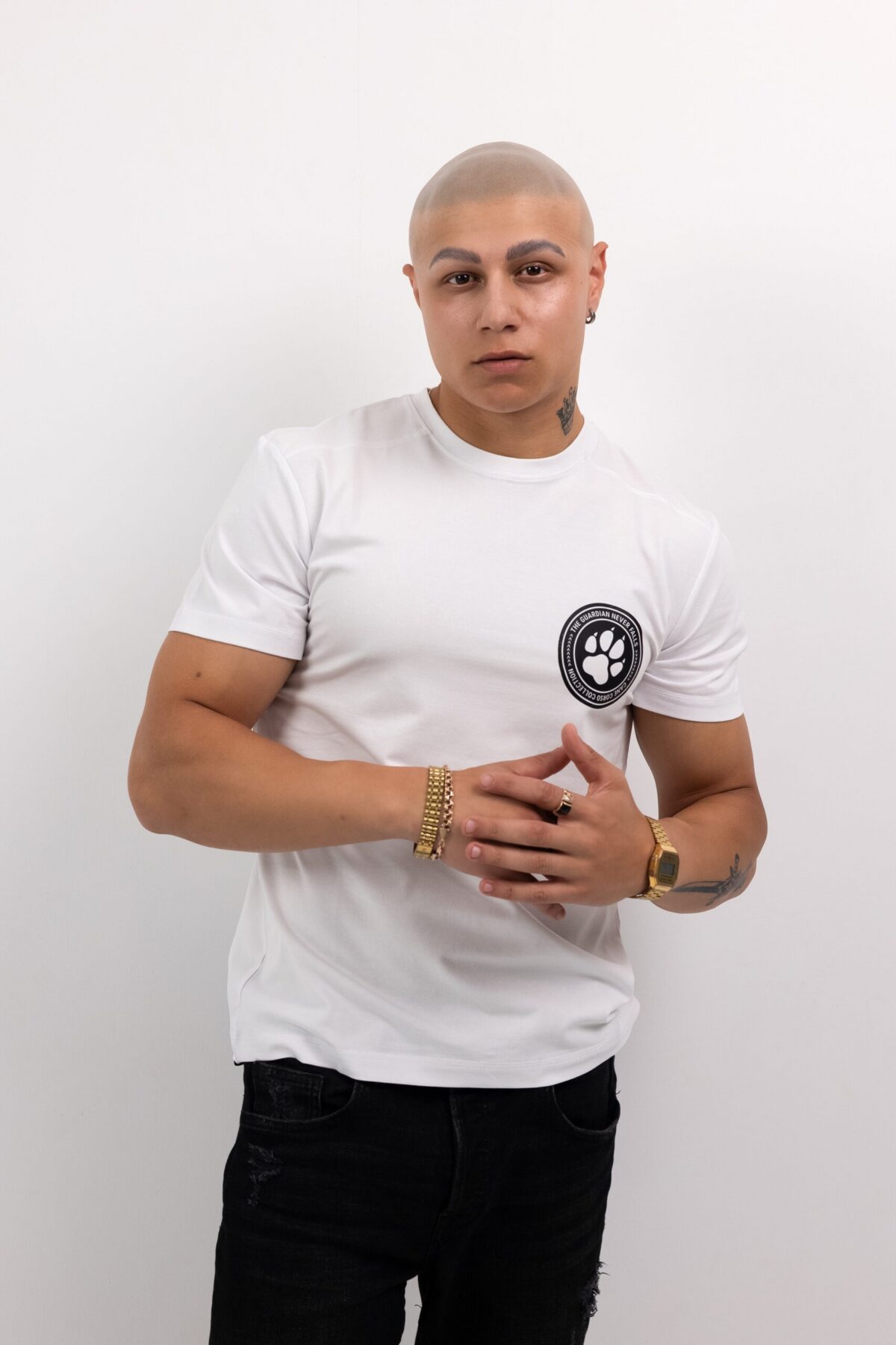 Biała koszulka męska streetwear CORSO „GUARDIAN NEVER FALLS” premium bawełna slim fit minimalistyczne logo